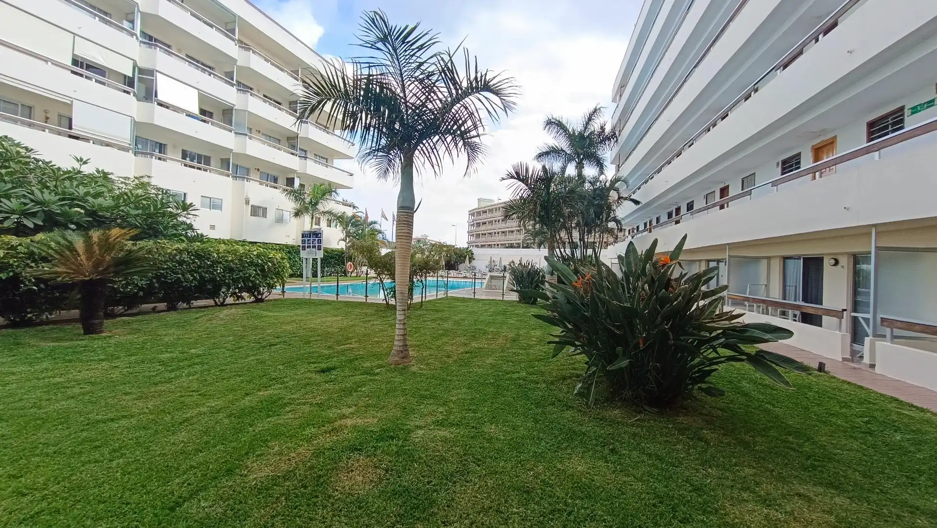 Vista exterior de Apartament en venda en San Bartolomé de Tirajana amb Aire condicionat, Terrassa i Moblat