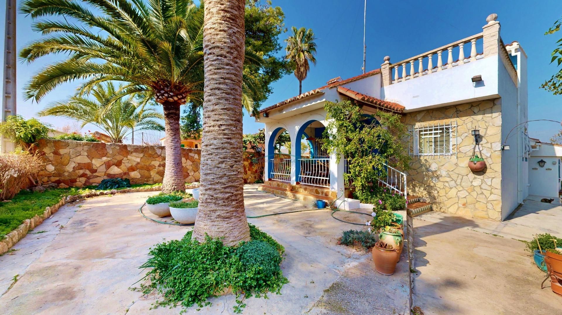 Exterior view of House or chalet to rent in Chiva  with Air Conditioner, Heating and Private garden