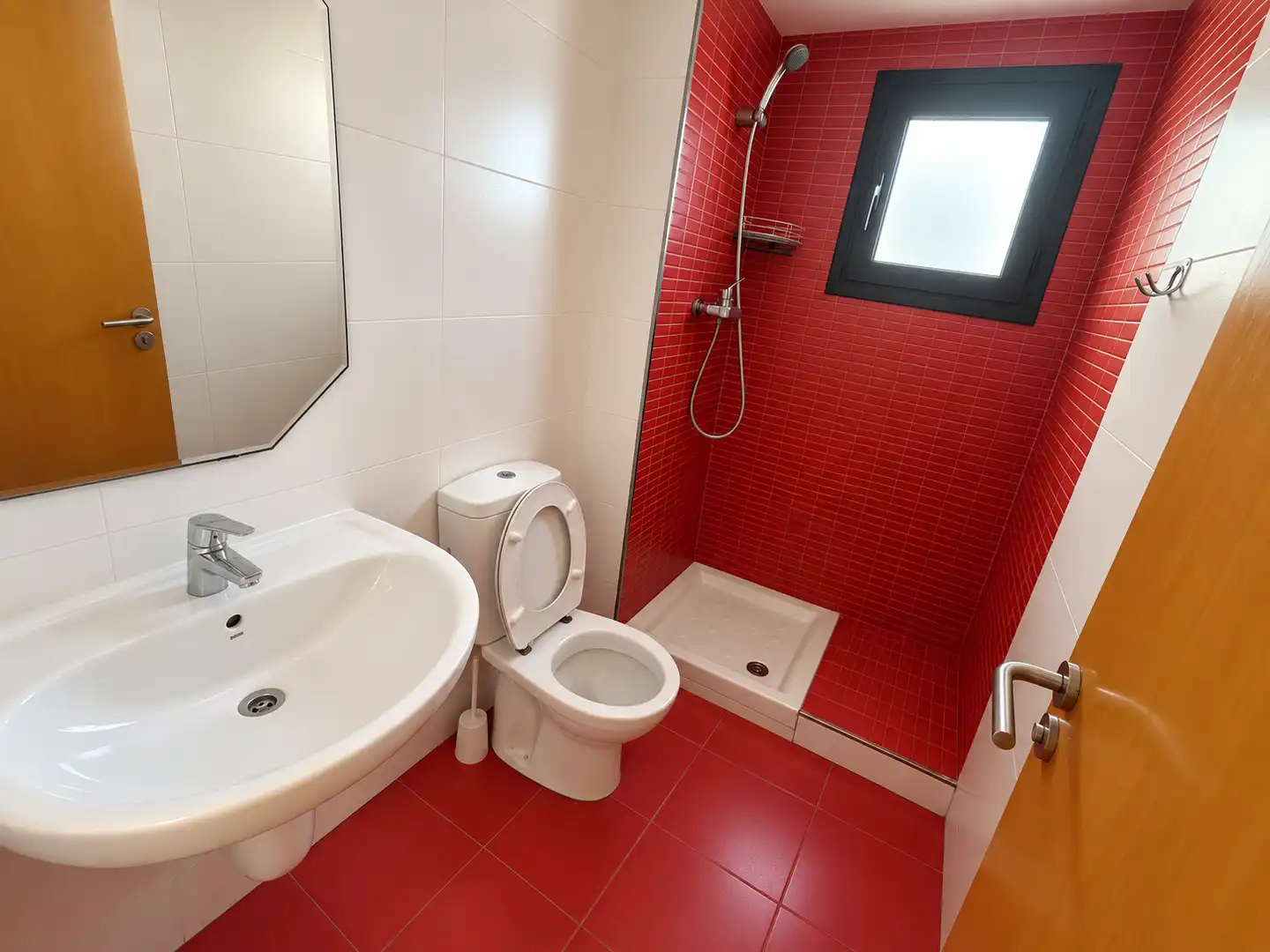 Baño de Casa o chalet en venta en Vilanova i la Geltrú con Aire acondicionado, Calefacción y Jardín privado