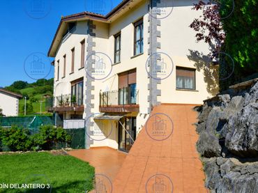 Casa a schiera con balcone in vendita a Errotagain Kalea 10