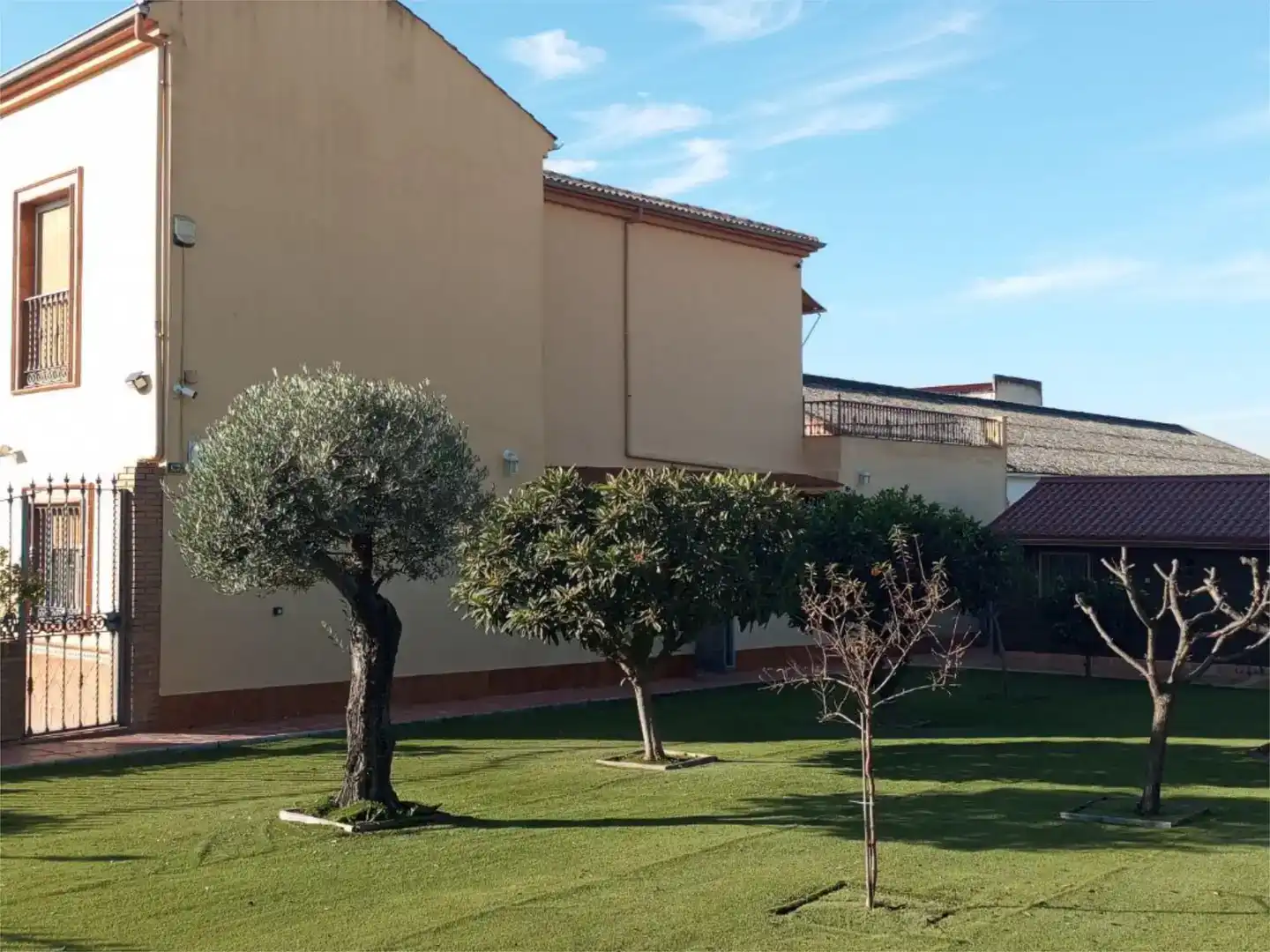 Exterior view of Flat for sale in Marmolejo  with Air Conditioner, Private garden and Storage room