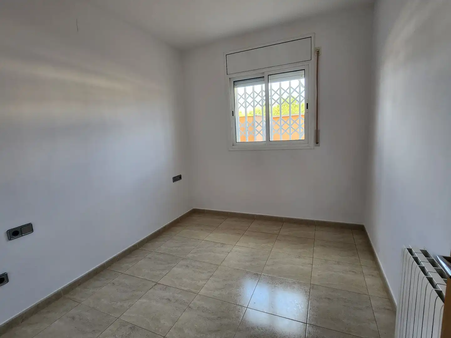 Habitación de Casa adosada en venta en Roda de Berà con Aire acondicionado, Calefacción y Terraza