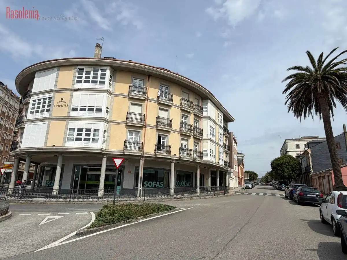 Vista exterior de Dúplex en venda en Ribadeo amb Calefacció i Traster