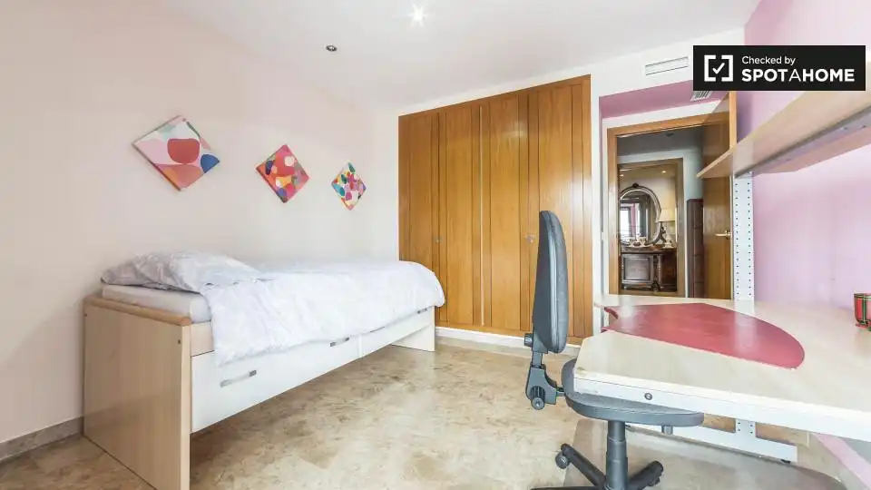 Habitación de Piso para compartir en Valencia con Aire acondicionado, Calefacción y Amueblado