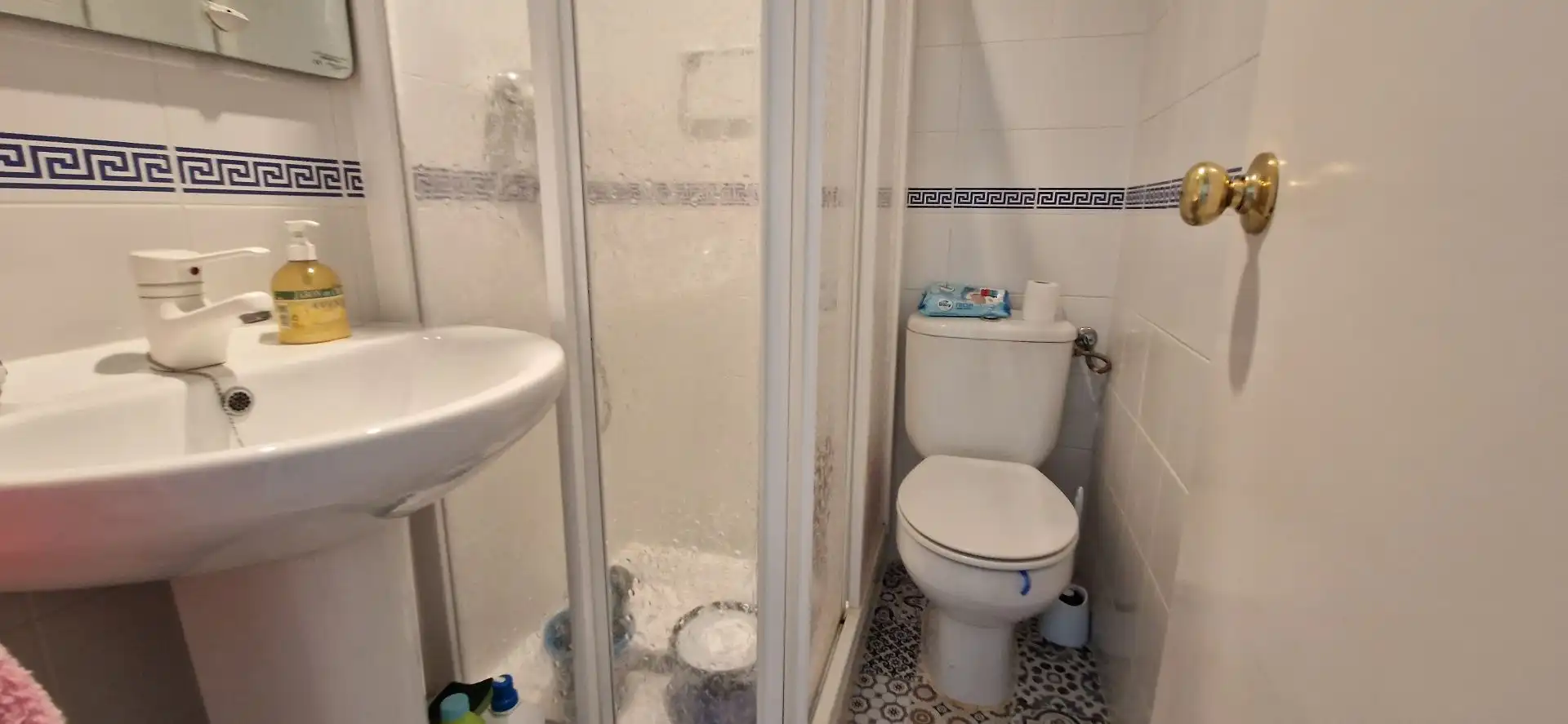 Bany de Apartament de lloguer en El Portil amb Moblat i Piscina comunitària