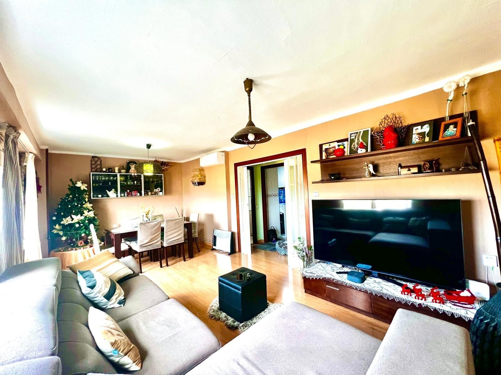 Living room of Flat for sale in Valls  with Air Conditioner, Heating and Parquet flooring