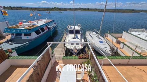 Exclusiva casa con amarre de 10x4 m y vistas al parque natural, canal, y mar en Roses, imatge 3