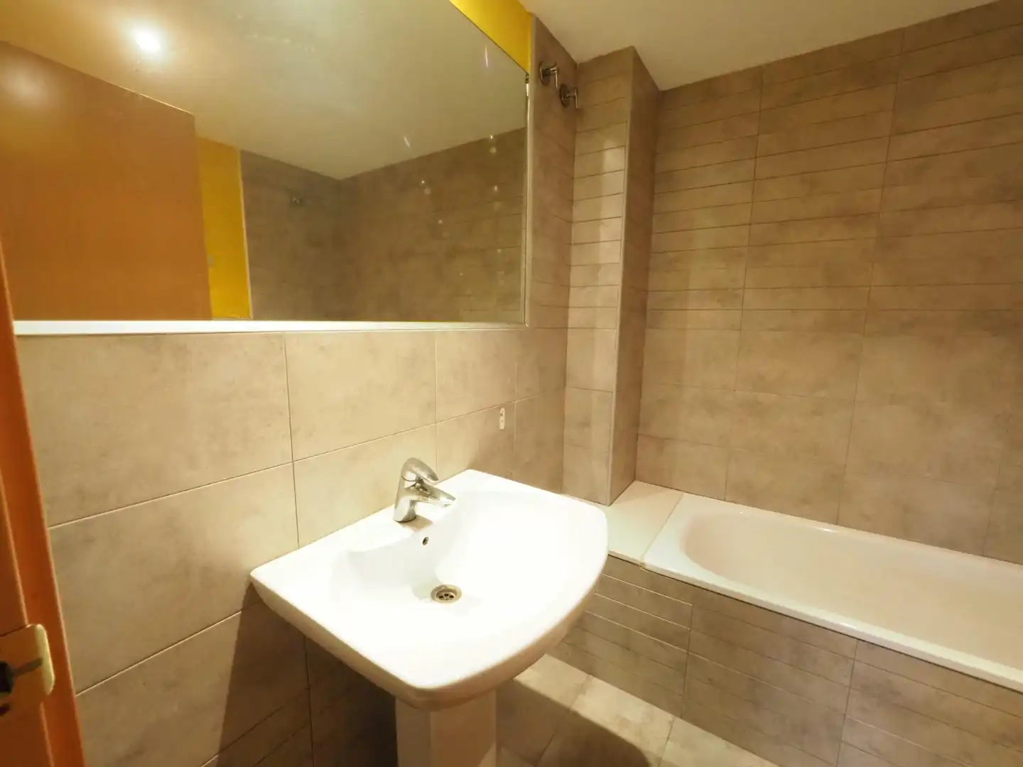 Baño de Piso en venta en Cerdanyola del Vallès con Calefacción, Parquet y Terraza