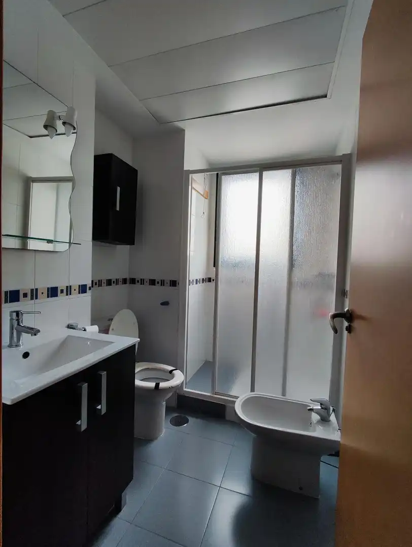 Baño de Apartamento en venta en Benidorm con Aire acondicionado, Calefacción y Jardín privado