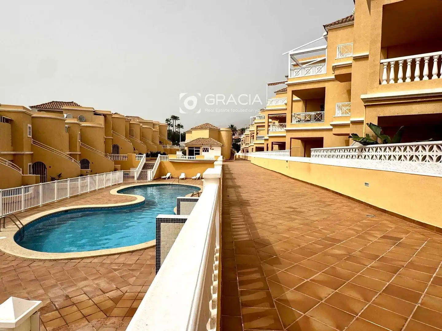 Außenansicht von Wohnung zum Verkauf in Adeje mit Terrasse, Abstellraum und Schwimmbad