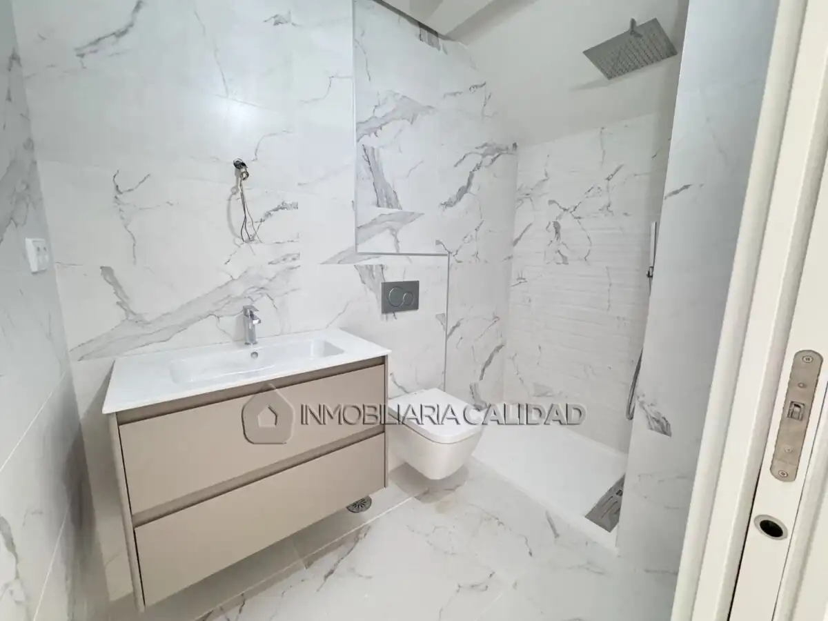 Baño de Piso en venta en Santa Pola con Calefacción, Trastero y Piscina