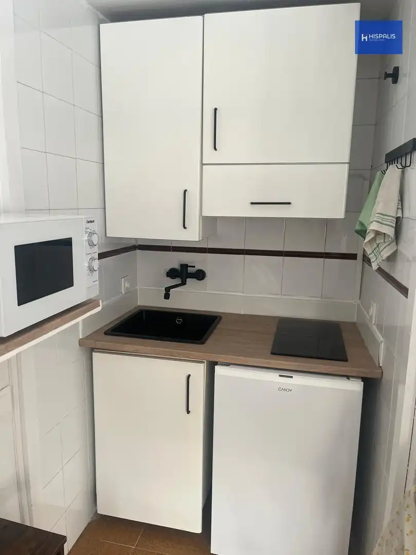 Cocina de Estudio de alquiler en Sevilla con Amueblado