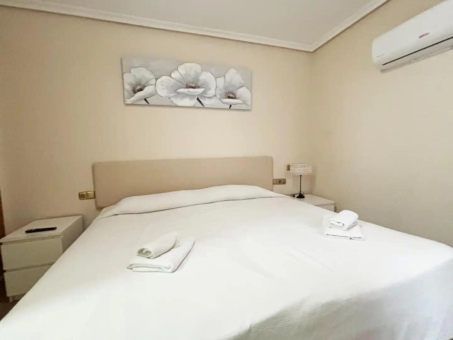 Habitación de Piso en venta en Torrevieja con Aire acondicionado, Terraza y Amueblado