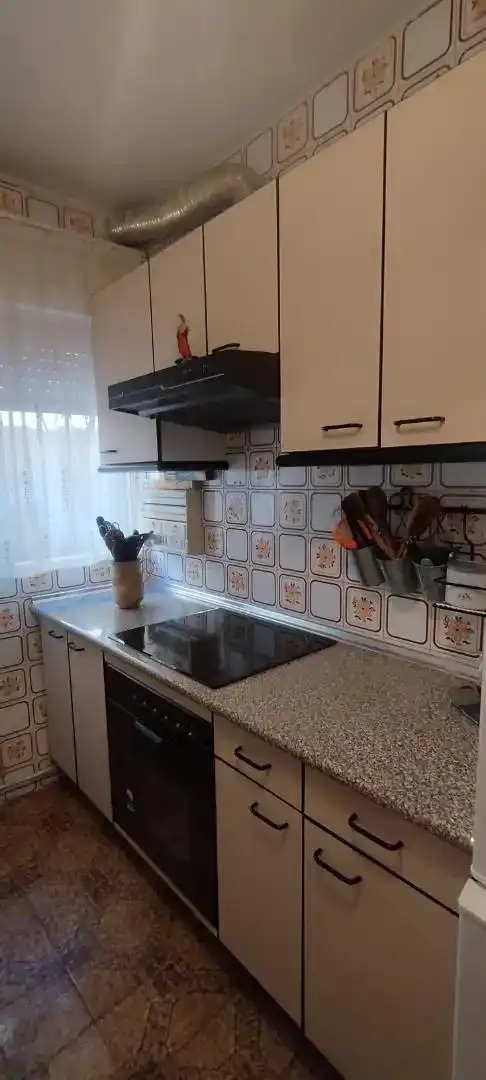 Cuina de Pis en venda en Arandilla amb Moblat i Microones