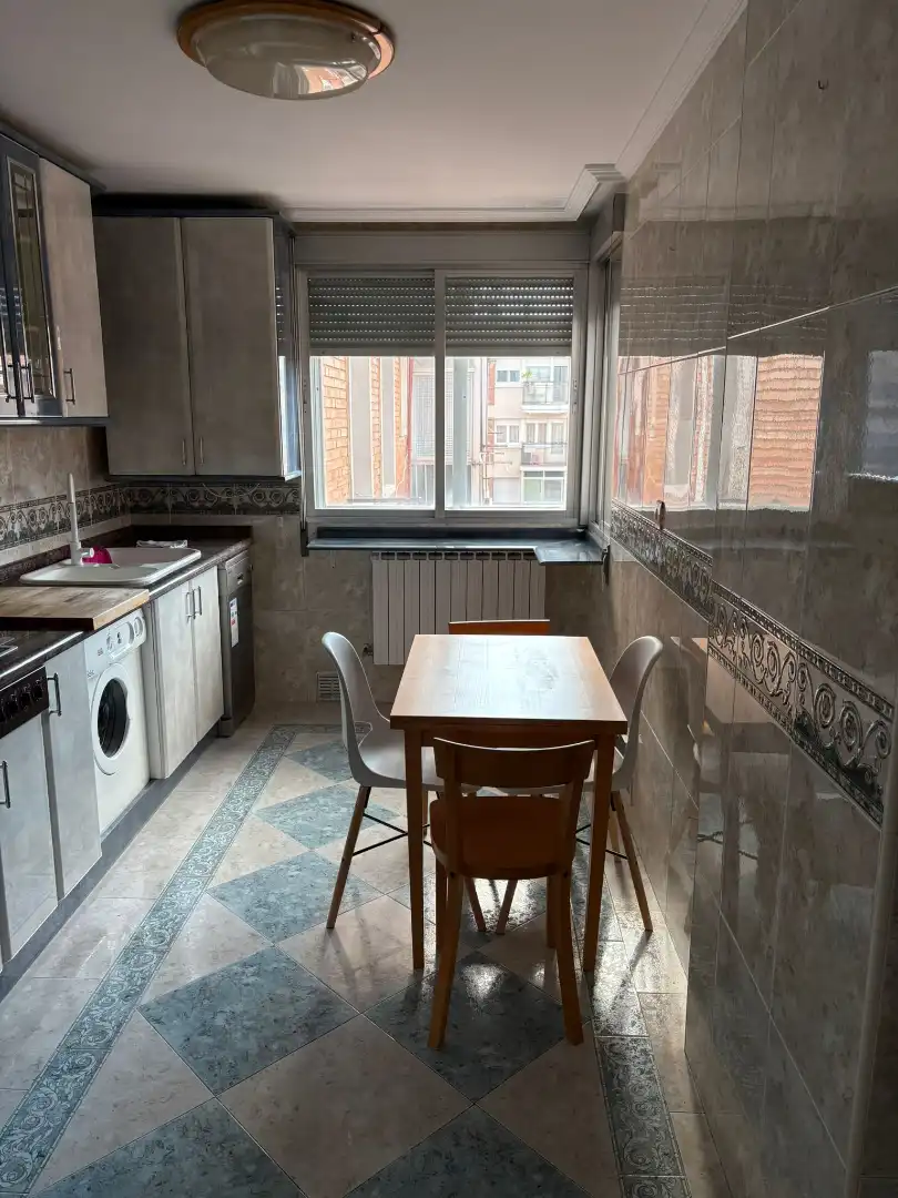 Cuina de Pis en venda en Palencia amb Calefacció, Terrassa i Moblat