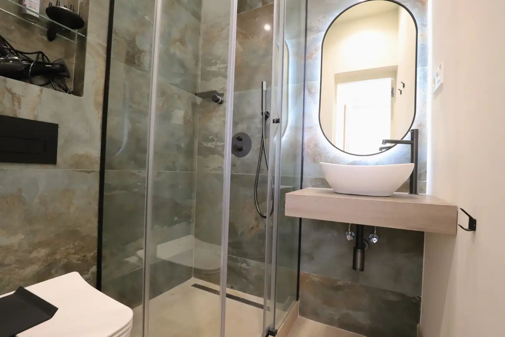 Badezimmer von Gebäude zum Verkauf in Madrid mit Alarm