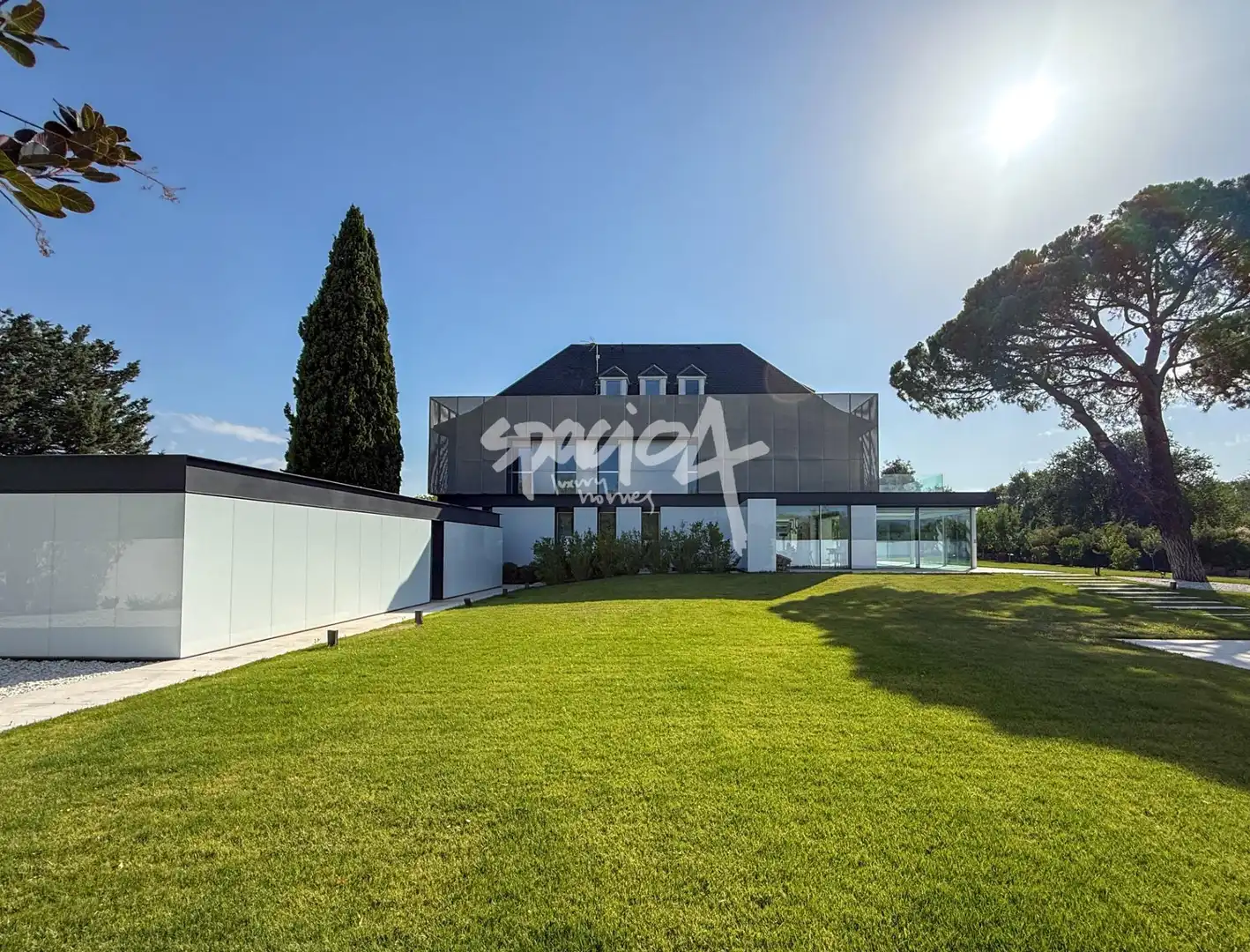 Vista exterior de Casa o chalet en venta en Pozuelo de Alarcón con Aire acondicionado, Calefacción y Jardín privado