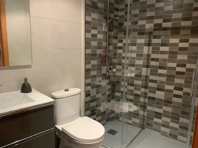 Baño de Piso de alquiler en Puertollano con Aire acondicionado, Calefacción y Terraza