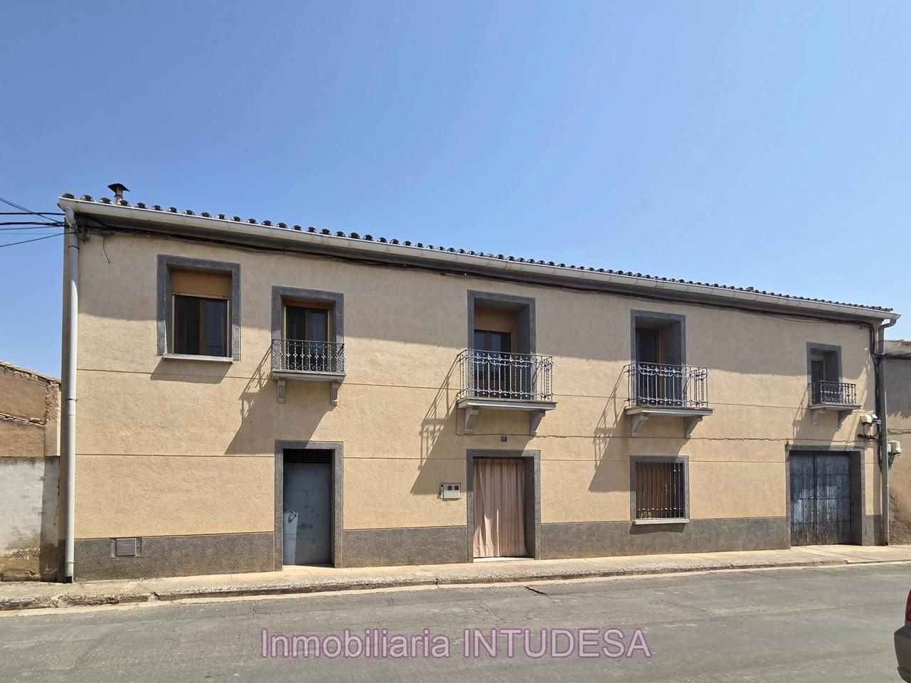 Vista exterior de Casa o xalet en venda en Fustiñana amb Calefacció, Terrassa i Traster