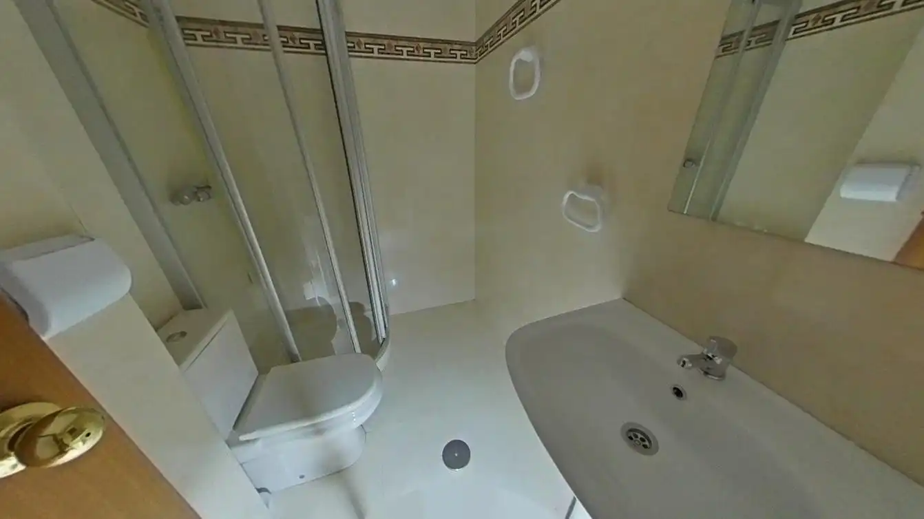 Bathroom of Flat for sale in Getafe  with Heating and Swimming Pool