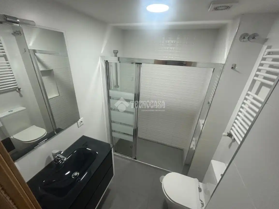 Bathroom of Flat for rent in Leganés  with Heating