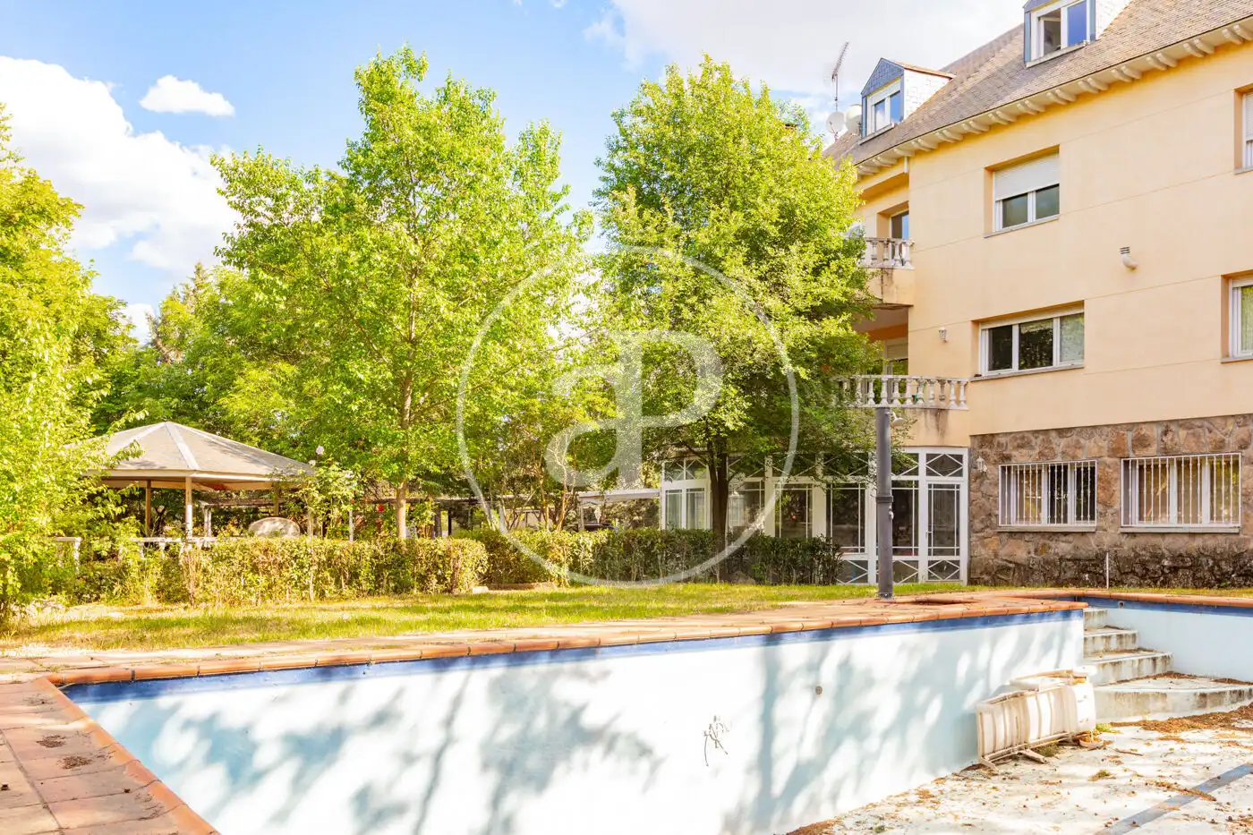 Swimming pool of Houses for sale in Las Rozas de Madrid  with Air Conditioner, Heating and Private garden