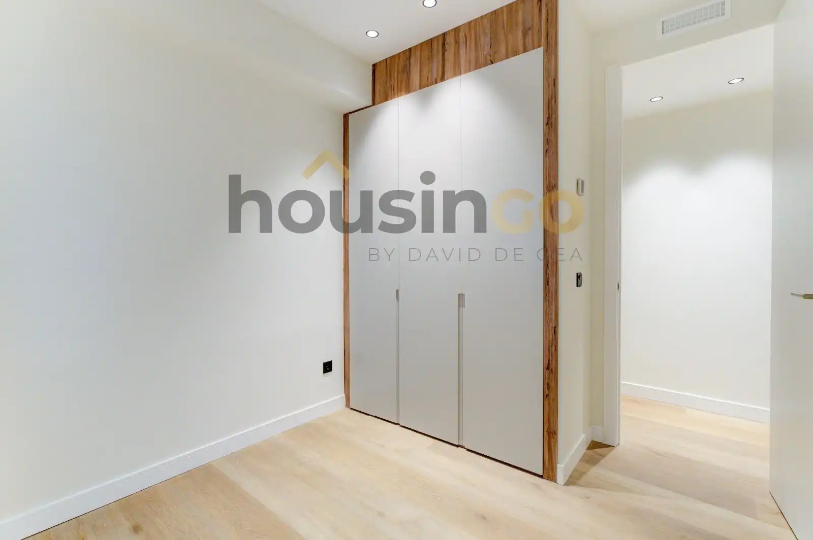 Bedroom of Flat for sale in Madrid  with Air Conditioner, Heating and Oven