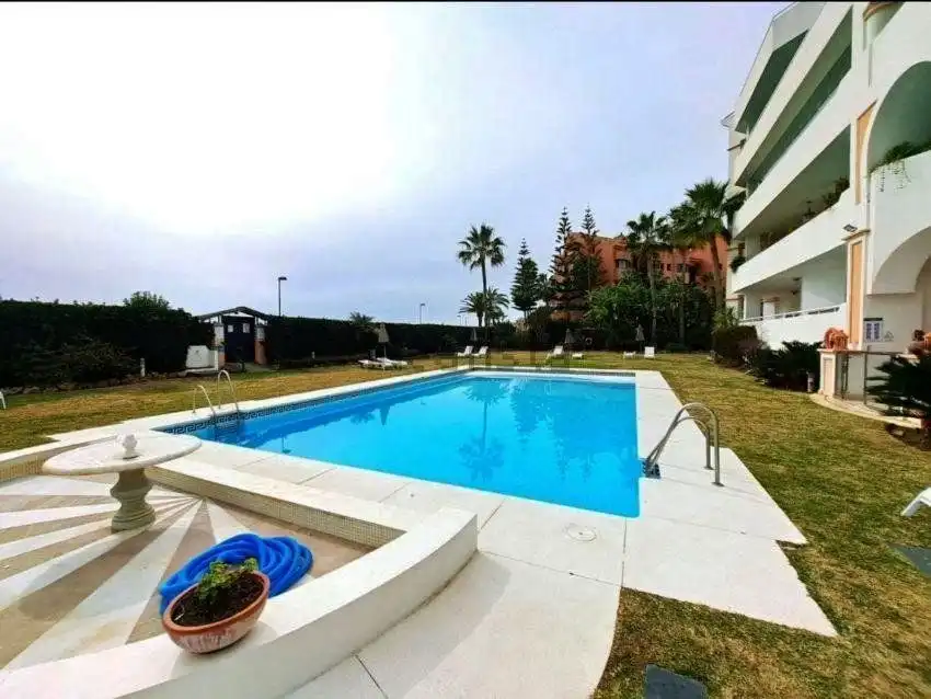 Pis amb piscina en venda a Nueva Andalucía
