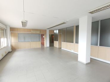 Oficina amb ascensor de lloguer a Ronda de ľEst