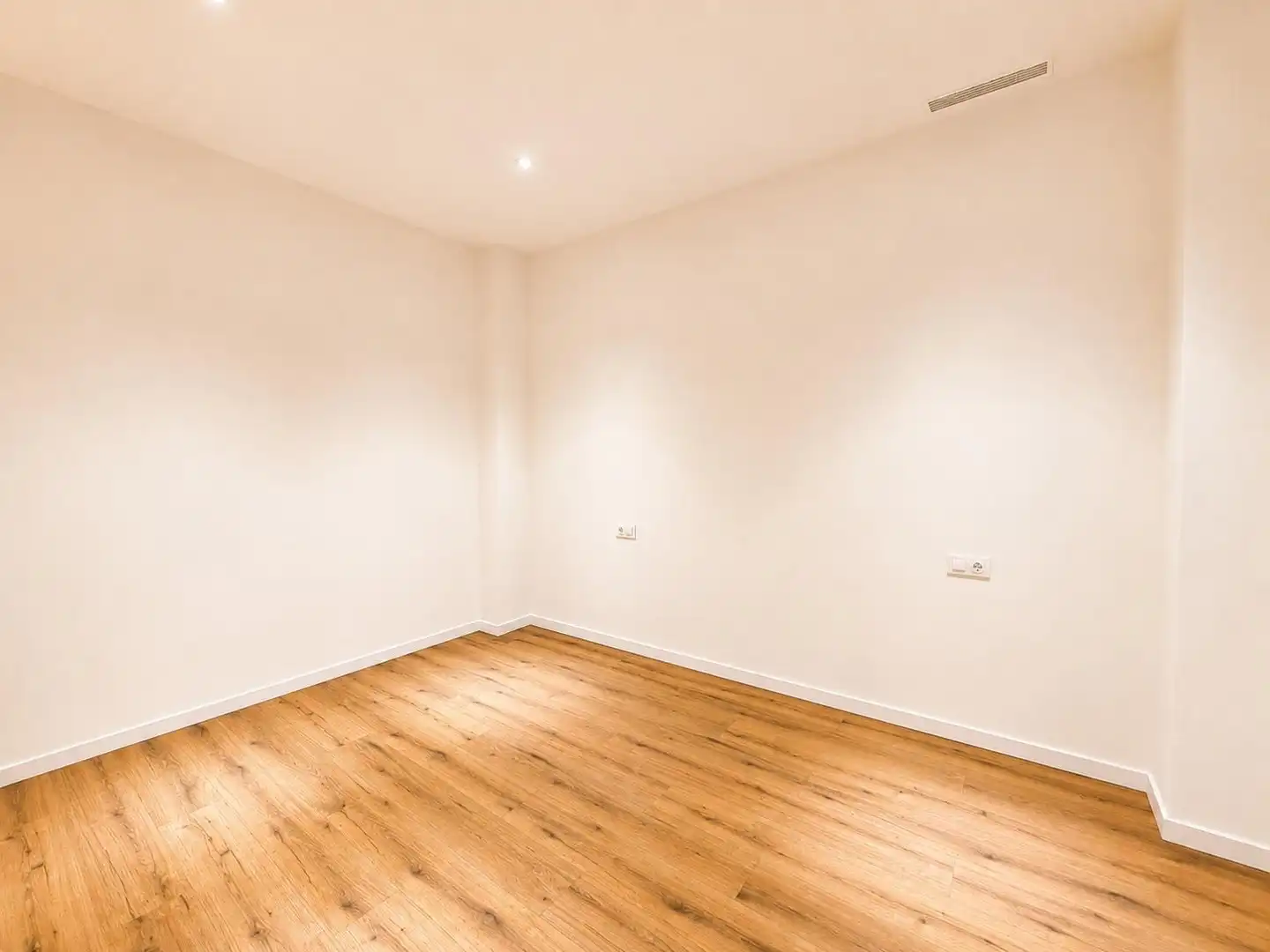 Flat for rent in Valencia  with Air Conditioner, Heating and Parquet flooring