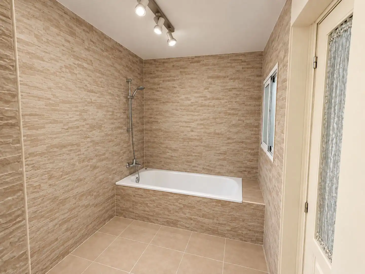 Bany de Casa o xalet en venda en Marchena, Sevilla