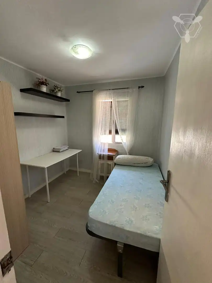 Habitación de Piso de alquiler en Huelva con Amueblado