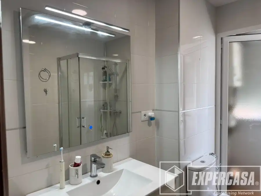 Bathroom of Flat for sale in Burjassot