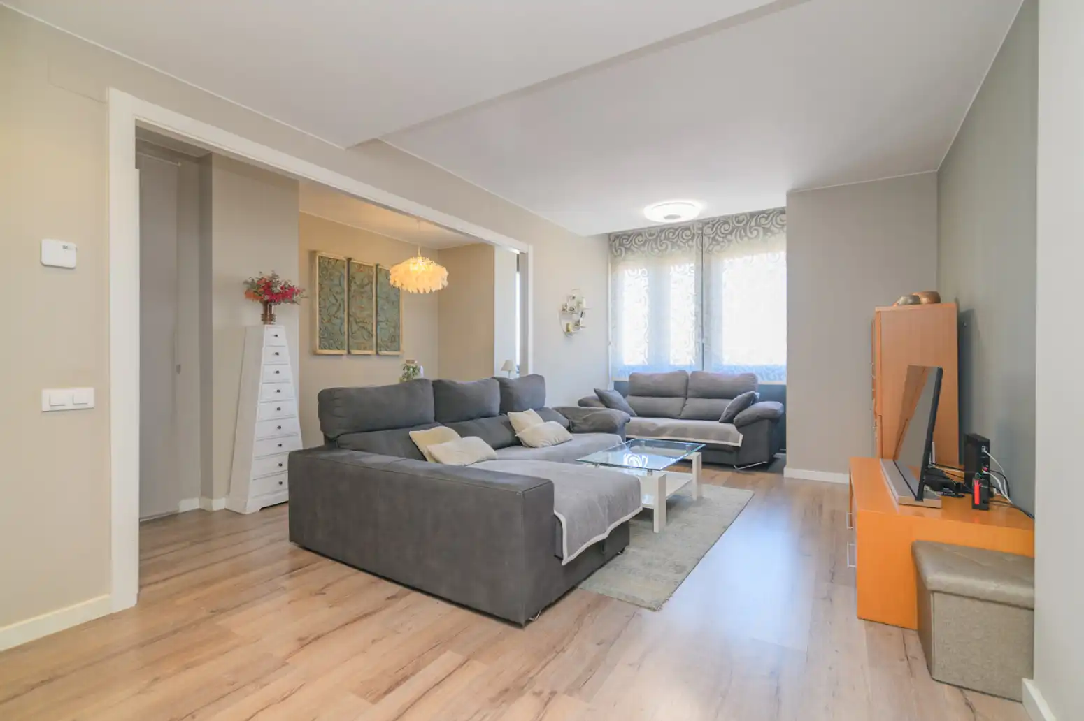 Sala d'estar de Àtic en venda en Sant Boi de Llobregat amb Aire condicionat, Calefacció i Parquet