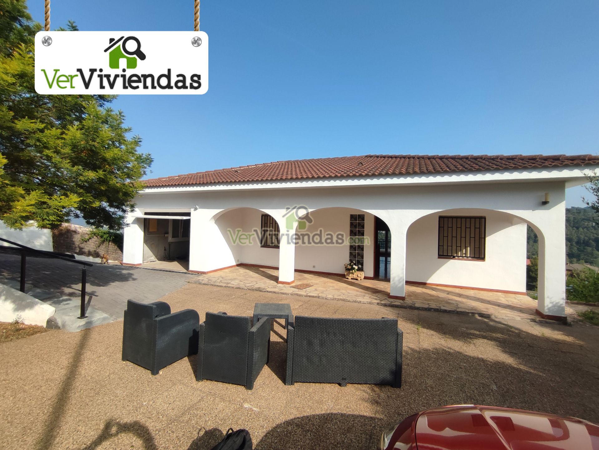 Vista exterior de Casa o xalet en venda en Sant Andreu de la Barca amb Calefacció, Jardí privat i Terrassa