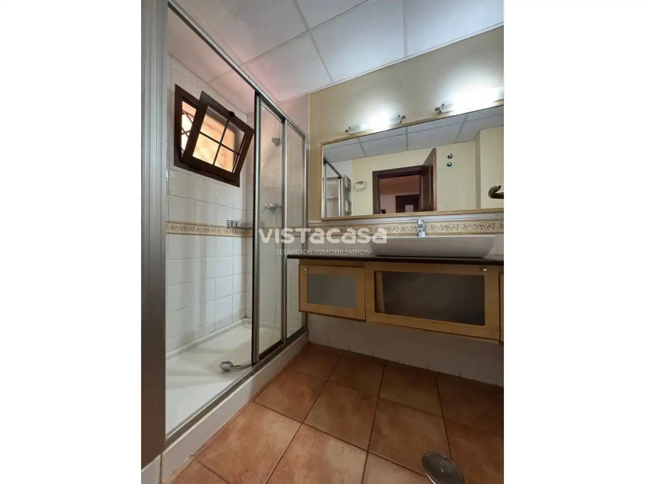 Baño de Casa adosada de alquiler en Mairena del Alcor con Aire acondicionado, Calefacción y Terraza