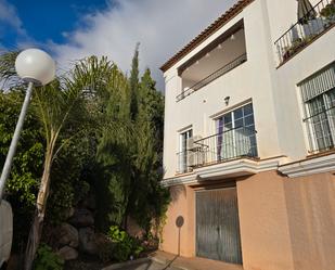 Vista exterior de Finca rústica en venda en Alcaucín amb Aire condicionat