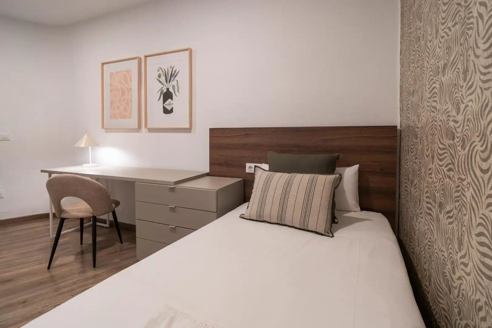 Bedroom of Flat for rent in Valencia  with Air Conditioner, Heating and Furnished