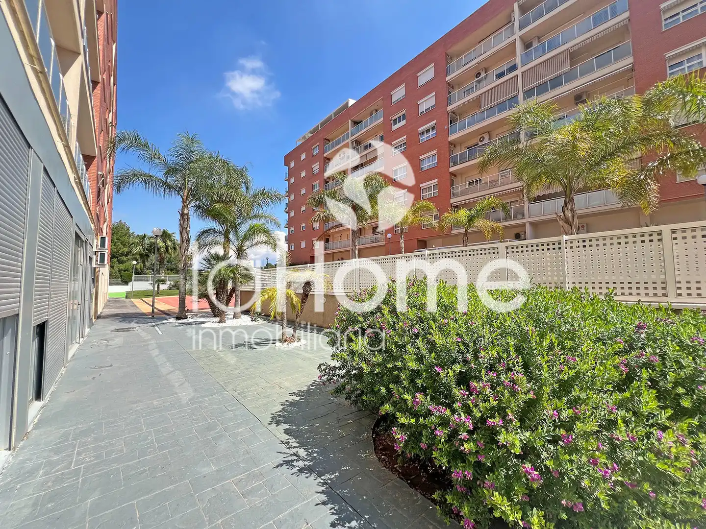 Vista exterior de Apartament en venda en Paterna amb Aire condicionat, Moblat i Forn