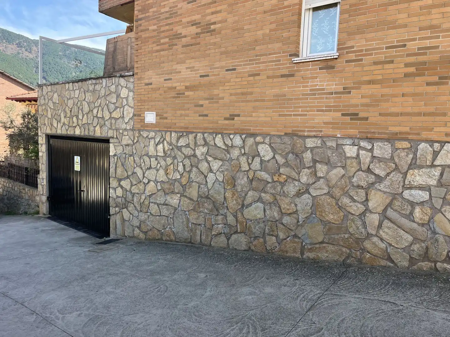 Vista exterior de Garaje en venta en La Adrada 
