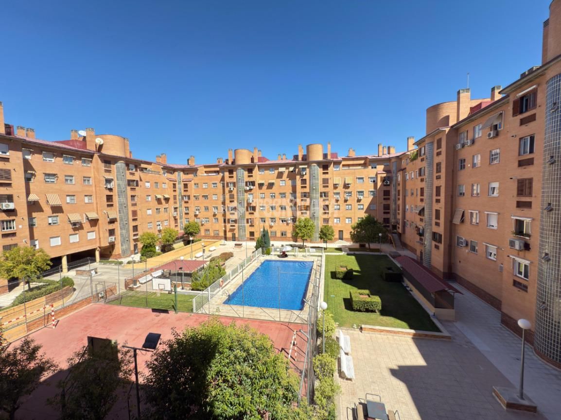 Exterior view of Flat for sale in  Madrid Capital  with Air Conditioner, Heating and Community pool