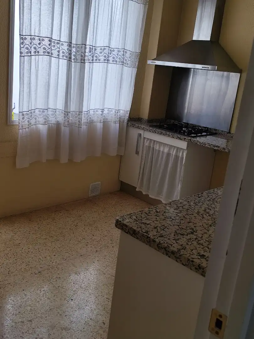 Kitchen of Flat for rent in Sevilla  with Air Conditioner and Washing machine