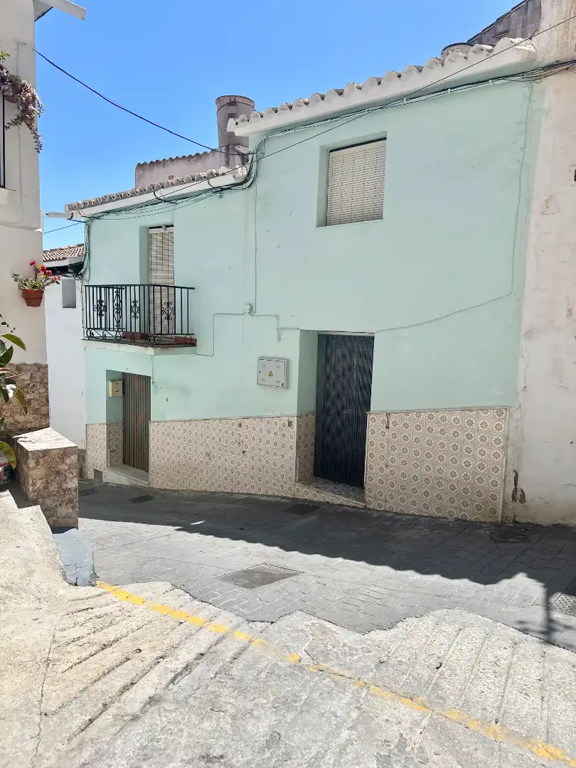 Vista exterior de Casa adosada en venda en Benamargosa amb Terrassa i Traster