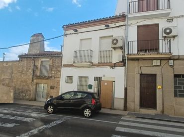 Adosado con balcón en venta en Plaza CAMPILLO 52