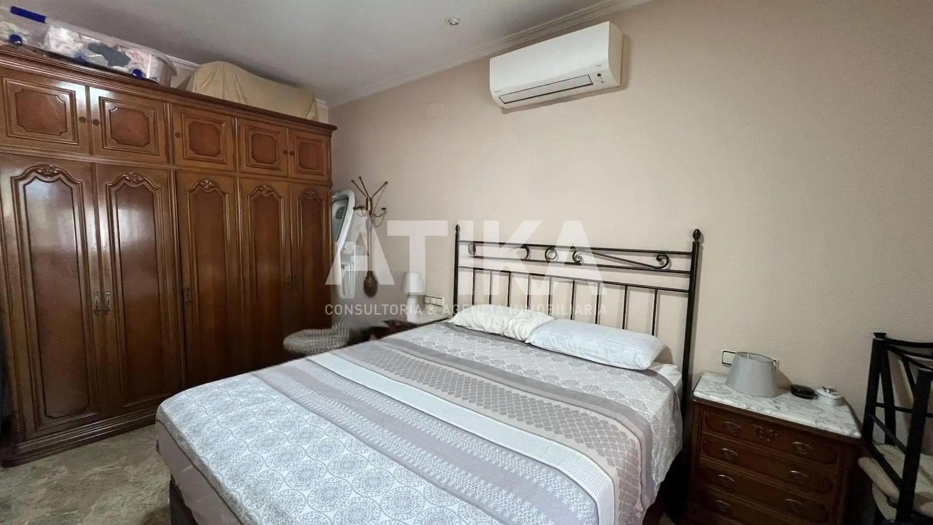 Bedroom of Houses for sale in Ontinyent  with Air Conditioner, Private garden and Parquet flooring