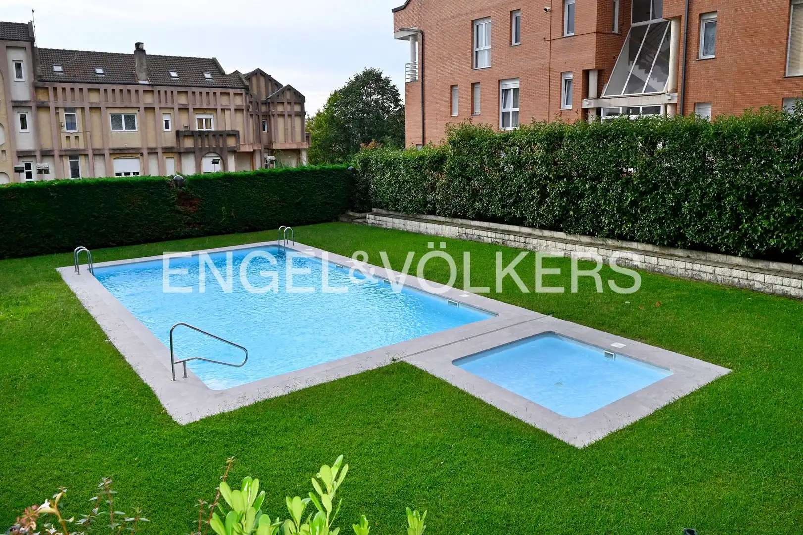 Piscina de Piso en venta en Valdenoja