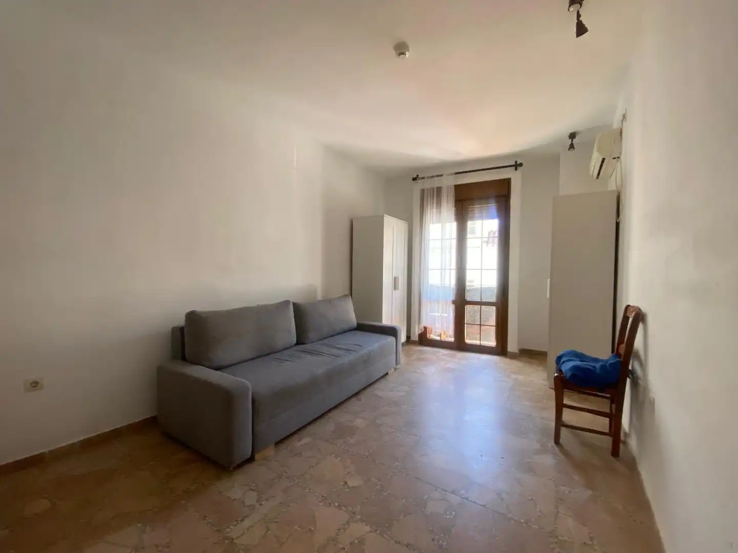 Sala d'estar de Estudi de lloguer en Torremolinos amb Moblat i Balcó
