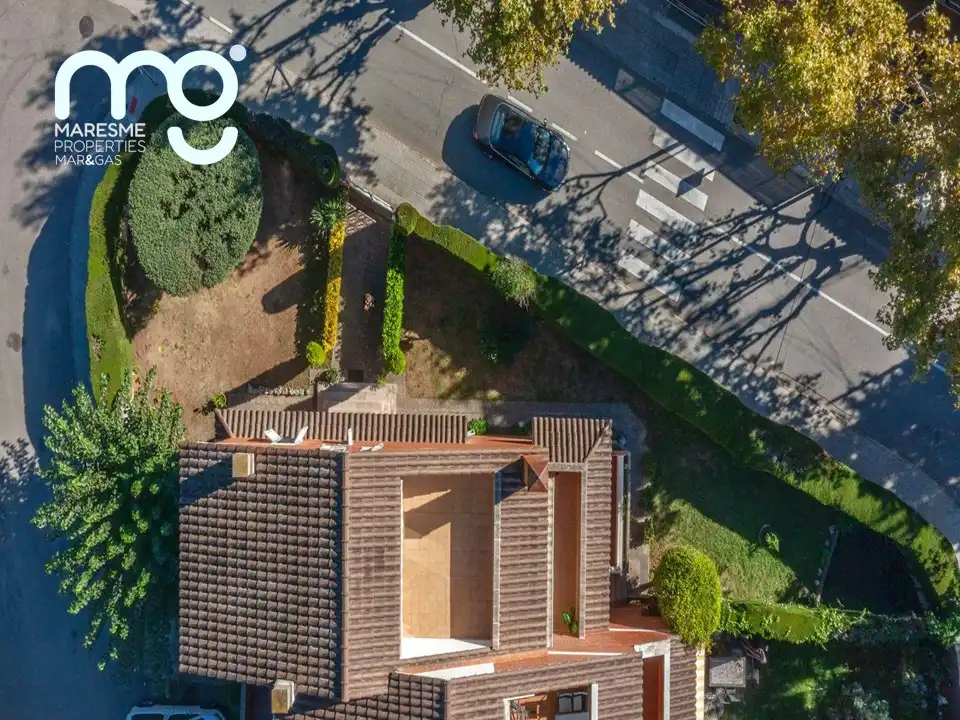 Vista exterior de Casa adosada en venda en El Masnou amb Calefacció, Jardí privat i Terrassa