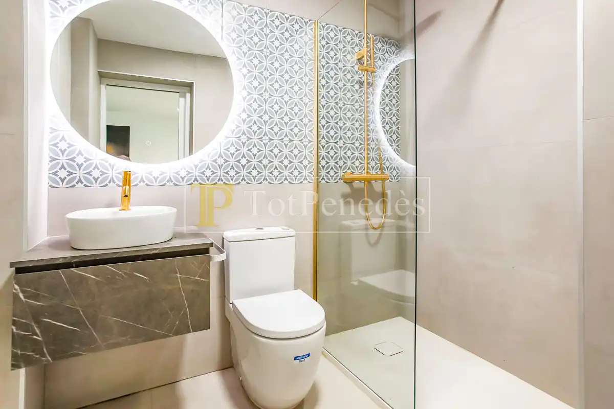 Baño de Planta baja en venta en Vilanova i la Geltrú con Aire acondicionado y Calefacción