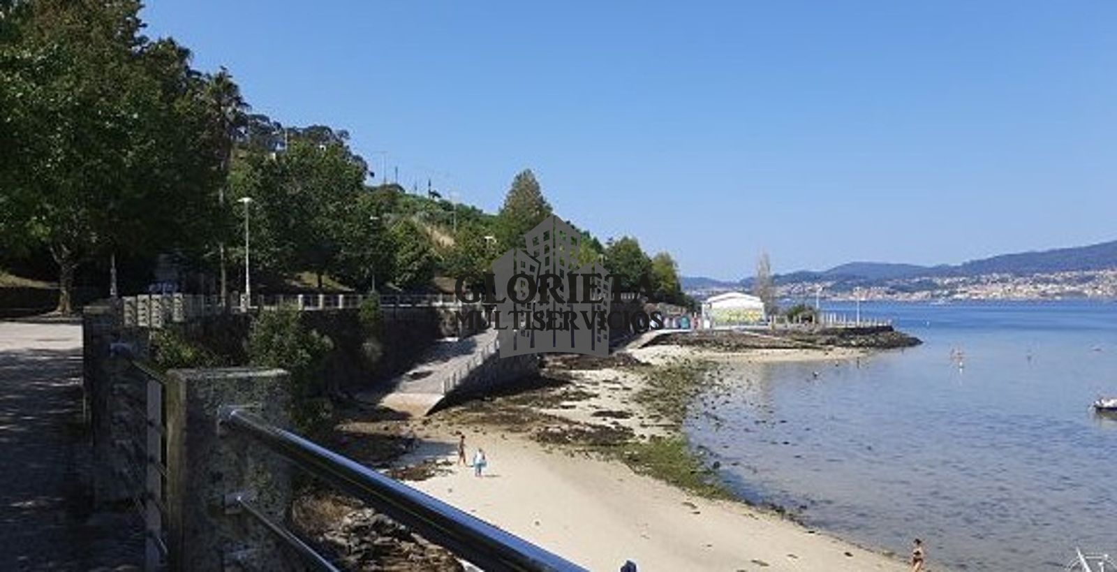 Vista exterior de Apartament en venda en Vigo  amb Calefacció, Parquet i Terrassa